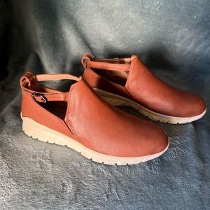 Naot Women's Brown Slip-On Flats